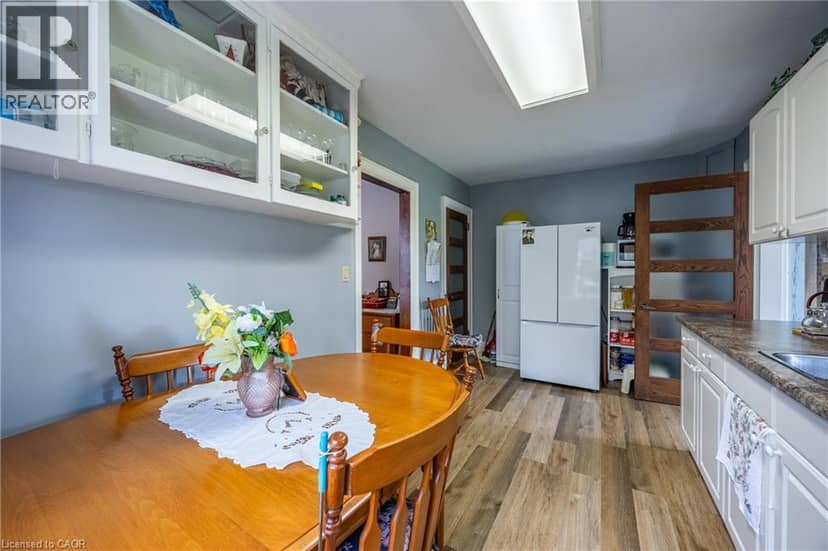112 TALBOT Road — photo 13 of 40