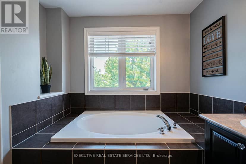 2 Nectarlane Avenue — photo 29 of 40
