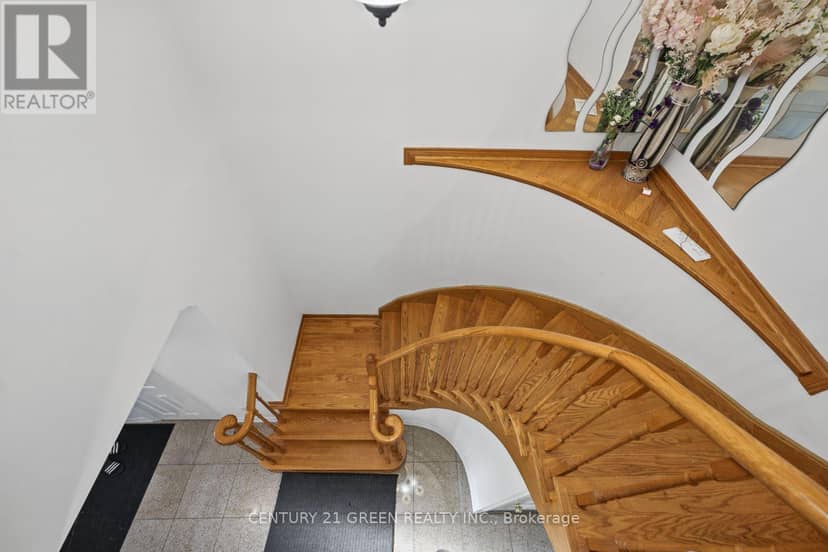 215 Kingknoll Drive — photo 36 of 40