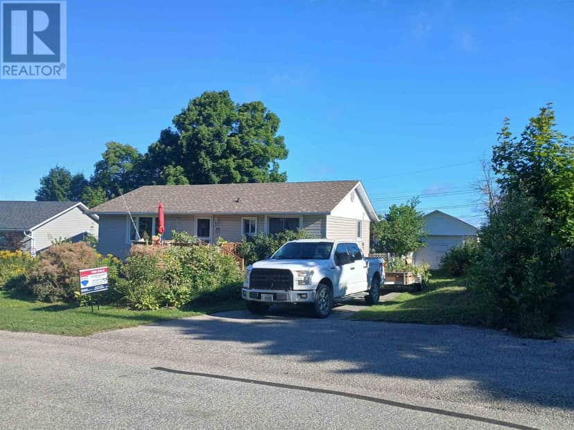 20 Gillanders RD, Elliot Lake, photo 2