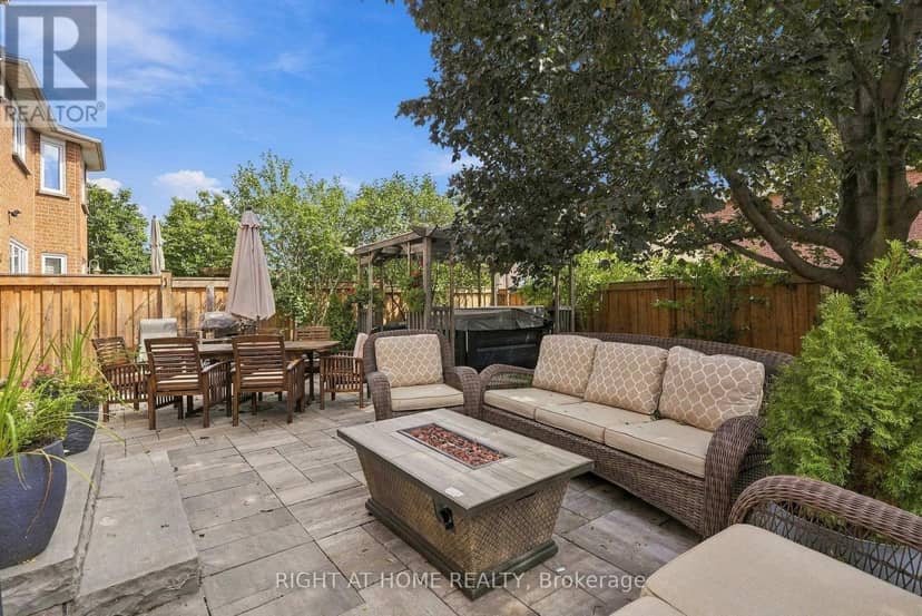 71 Veneto Drive — photo 10 of 12