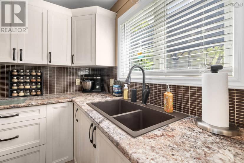 74 Attenborough Court — photo 14 of 33