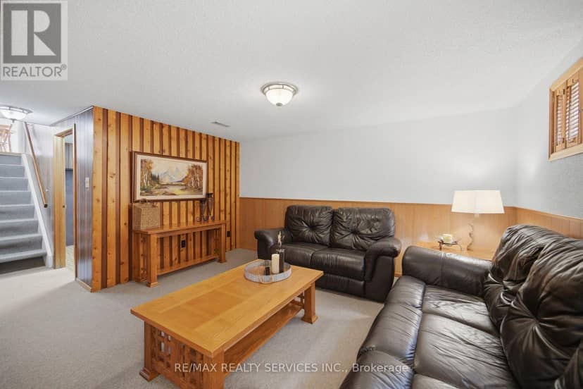 5 Drake Boulevard — photo 13 of 17