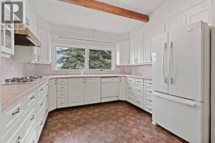 4703 14A Street SW — photo 26 of 40