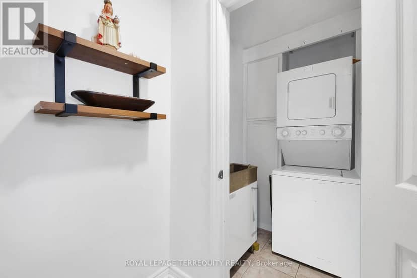 1052 Glengrove Avenue, Toronto, photo 3