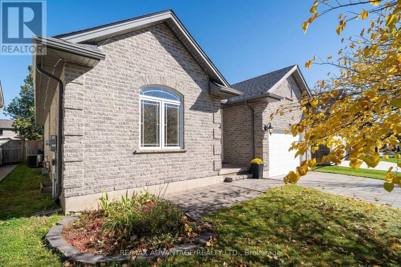 290 Walnut Street, Lucan Biddulph