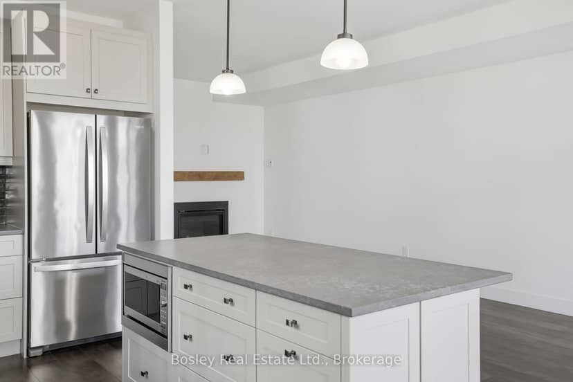 134 White Oak Crescent — photo 13 of 40