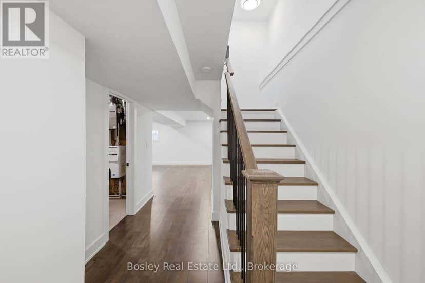 134 White Oak Crescent — photo 28 of 40