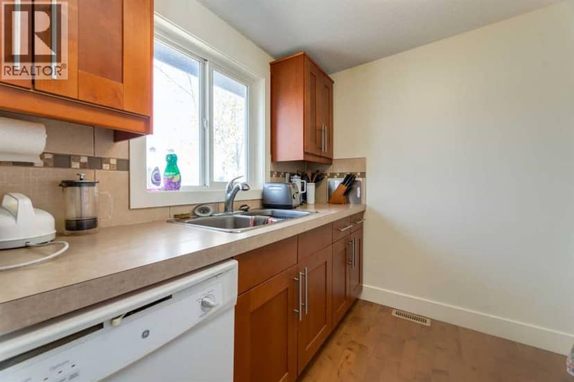 2, 6222 31 Avenue NW — photo 9 of 18