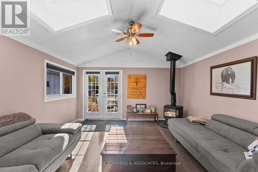 10 Sunset Crescent — photo 21 of 40