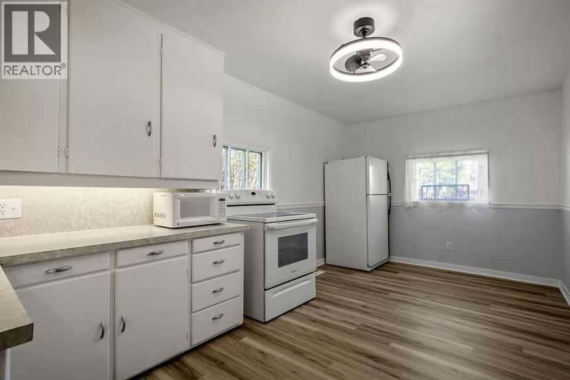 2308 24 Street — photo 15 of 26
