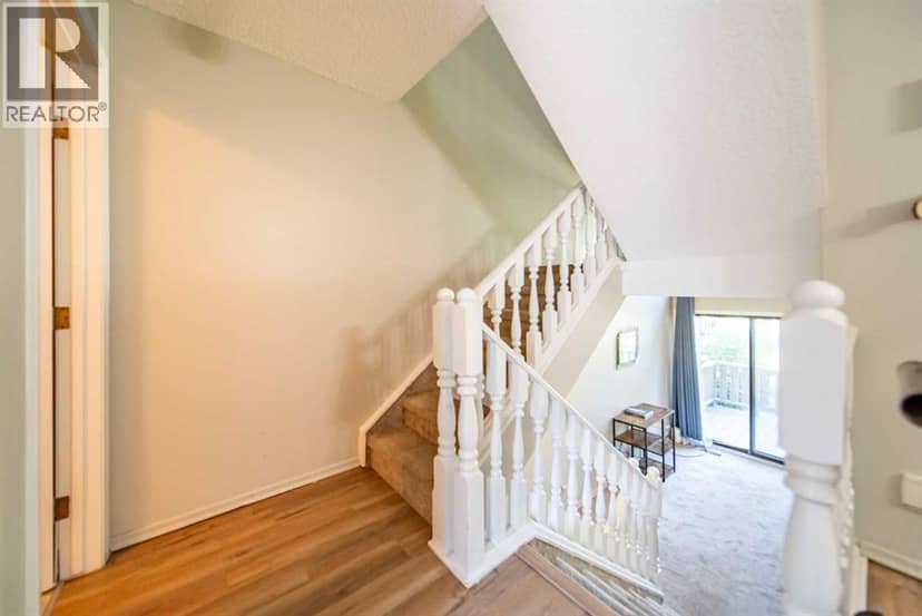 22 Point Mckay Court NW — photo 13 of 33