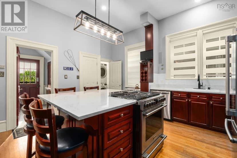 5691 INGLIS Street — photo 10 of 40