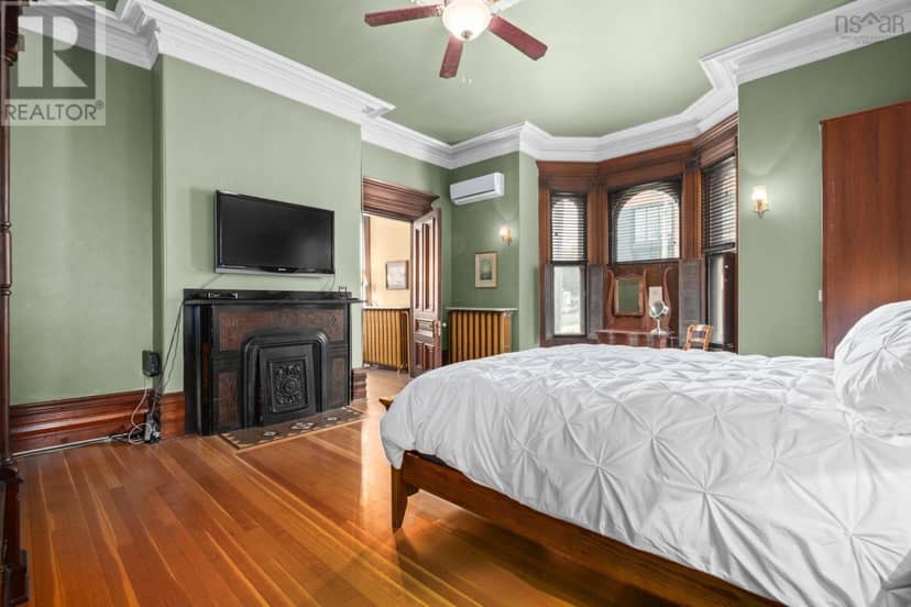 5691 INGLIS Street — photo 12 of 40