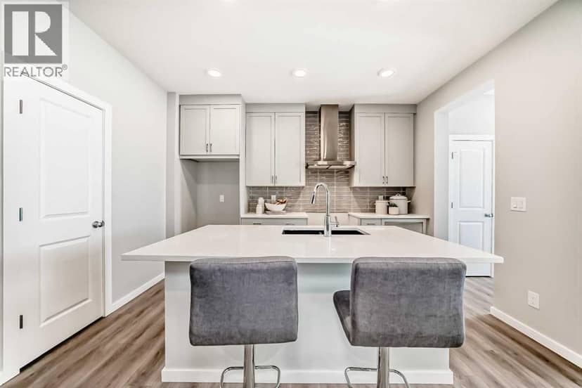 684 Savanna Drive NE — photo 9 of 31