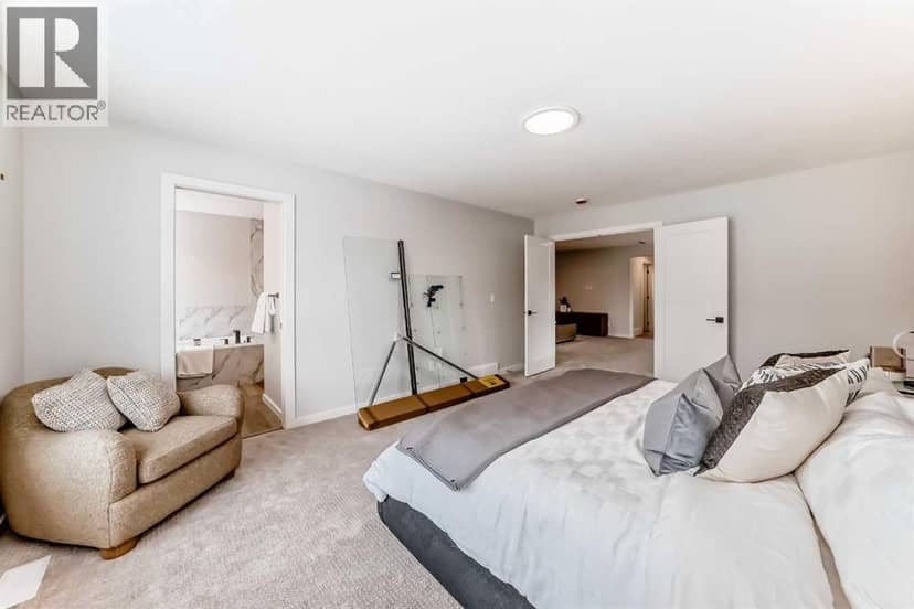 33 Rochester Crescent NW — photo 25 of 40