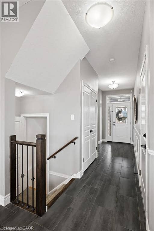 10 SPARROW Crescent — photo 8 of 40
