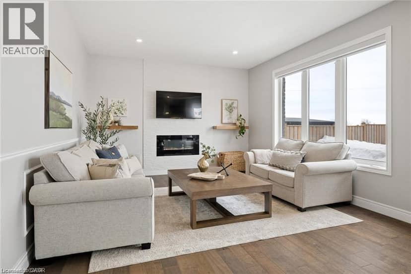 10 SPARROW Crescent — photo 18 of 40