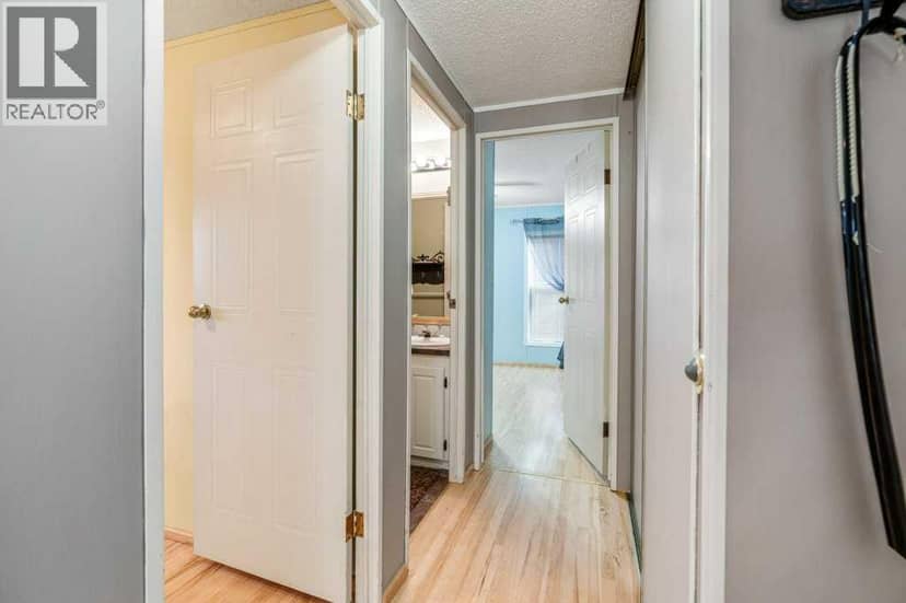 2948 31 Street S — photo 22 of 34