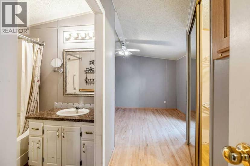 2948 31 Street S — photo 15 of 34