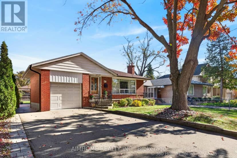 47 Silverhill Drive, Toronto, photo 2