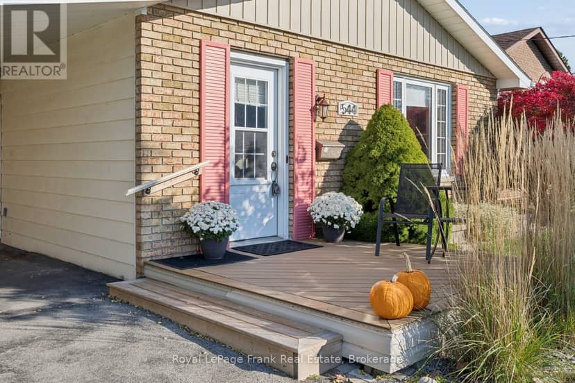 544 Maher Crescent — photo 2 of 40