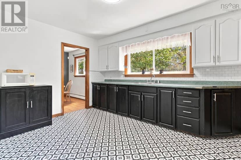 8 Edward Laurie Drive — photo 13 of 40
