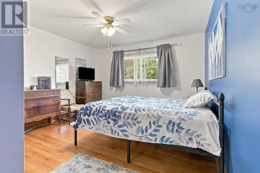 8 Edward Laurie Drive — photo 18 of 40