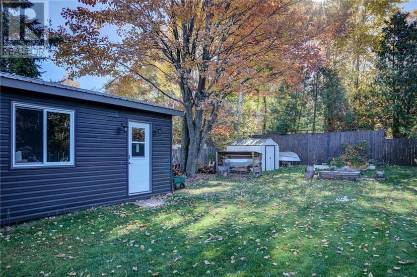 1087 Hawthorne Drive — photo 22 of 31
