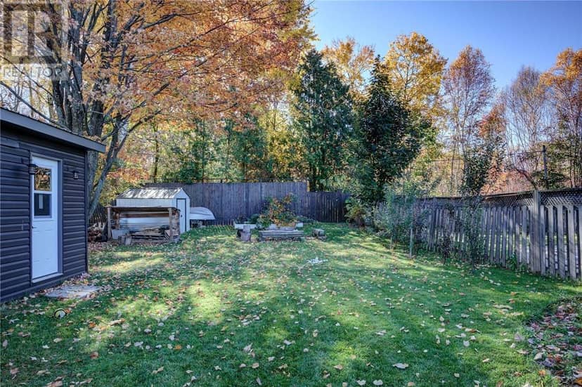 1087 Hawthorne Drive — photo 25 of 31