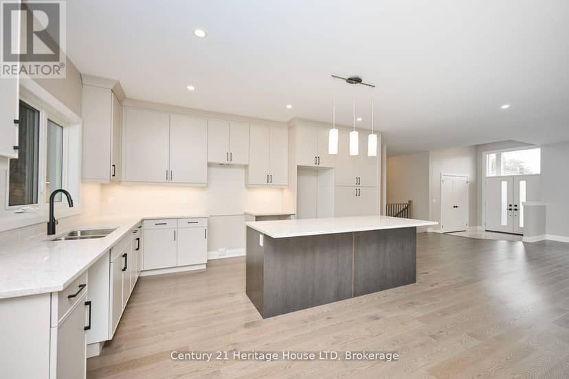 336 Sugarloaf Street — photo 13 of 37