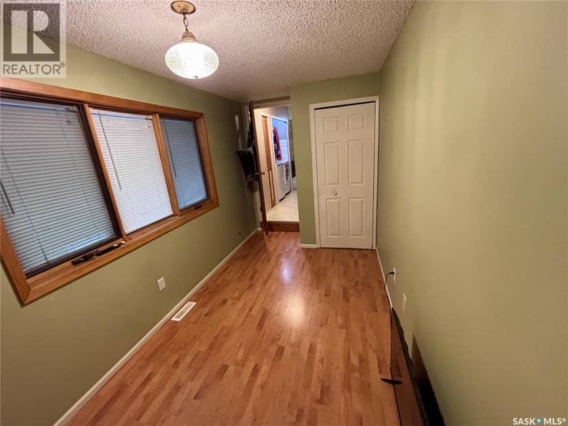 2607 47 Avenue — photo 10 of 24