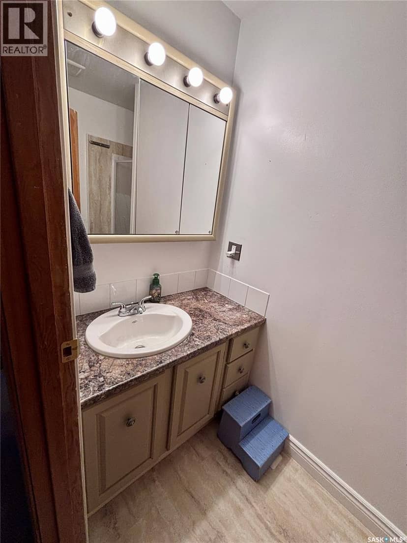 2607 47 Avenue — photo 15 of 24
