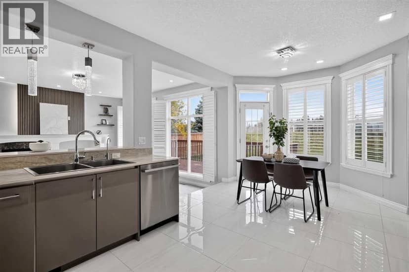 1433 Strathcona Drive SW — photo 12 of 39