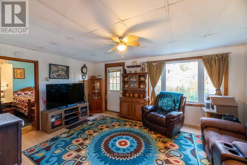 27 Ahmic St Street W, Magnetawan, photo 3
