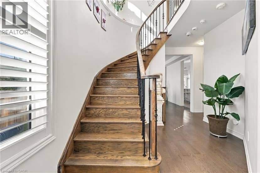 97 NARBONNE Crescent — photo 9 of 40