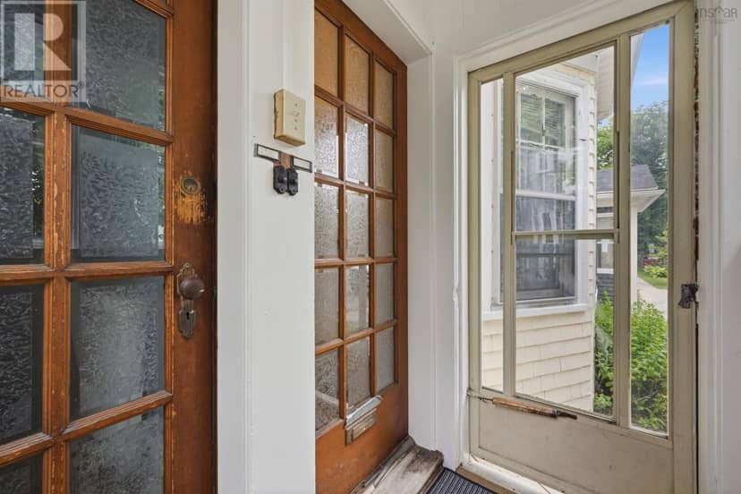 1747 Vernon Street — photo 3 of 40