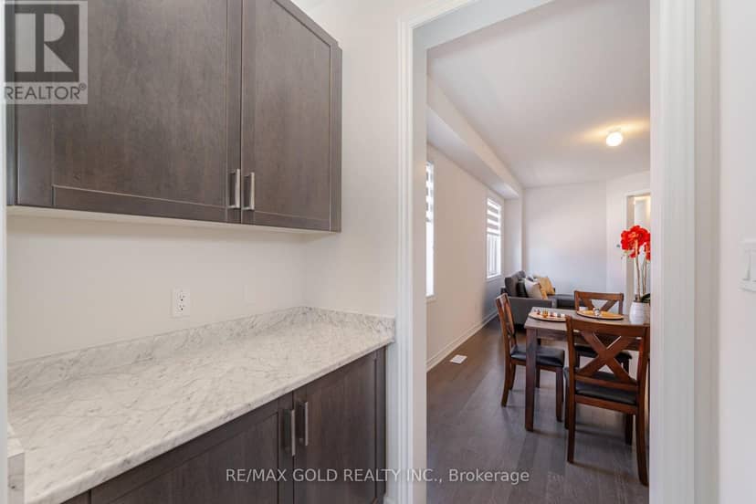 210 Chippewa Avenue — photo 11 of 40