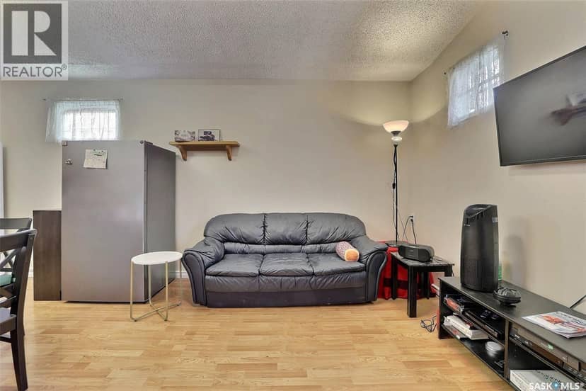827 15th AVENUE — photo 9 of 25