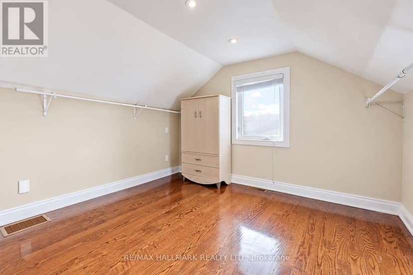28 Lake Avenue, Richmond Hill, photo 8