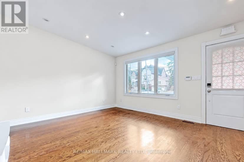 28 Lake Avenue, Richmond Hill, photo 2