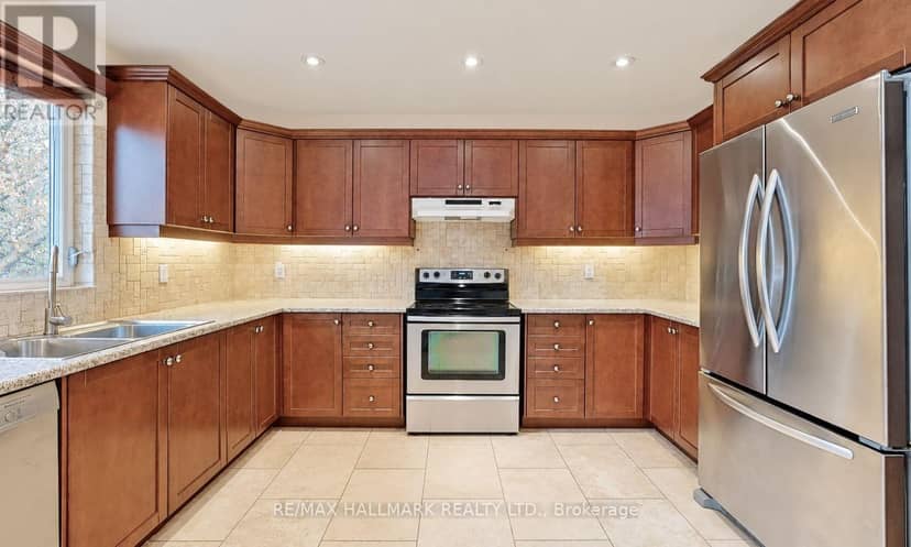 28 Lake Avenue, Richmond Hill, photo 4