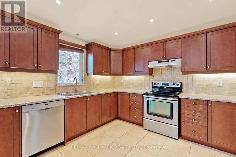 28 Lake Avenue, Richmond Hill, photo 5