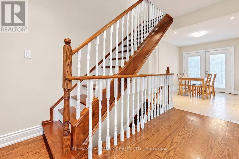 28 Lake Avenue, Richmond Hill, photo 6
