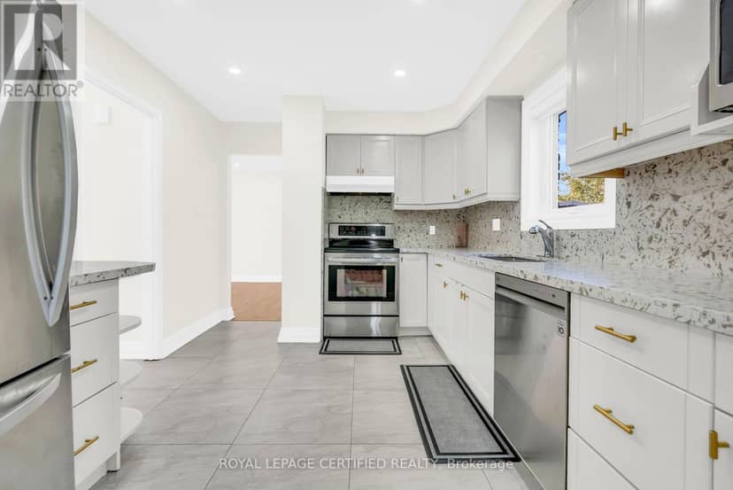 22 Madelaine Crescent — photo 15 of 40