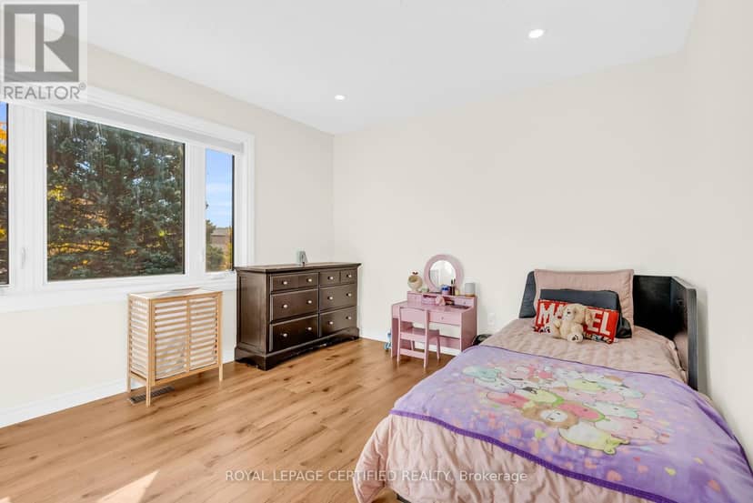 22 Madelaine Crescent — photo 30 of 40