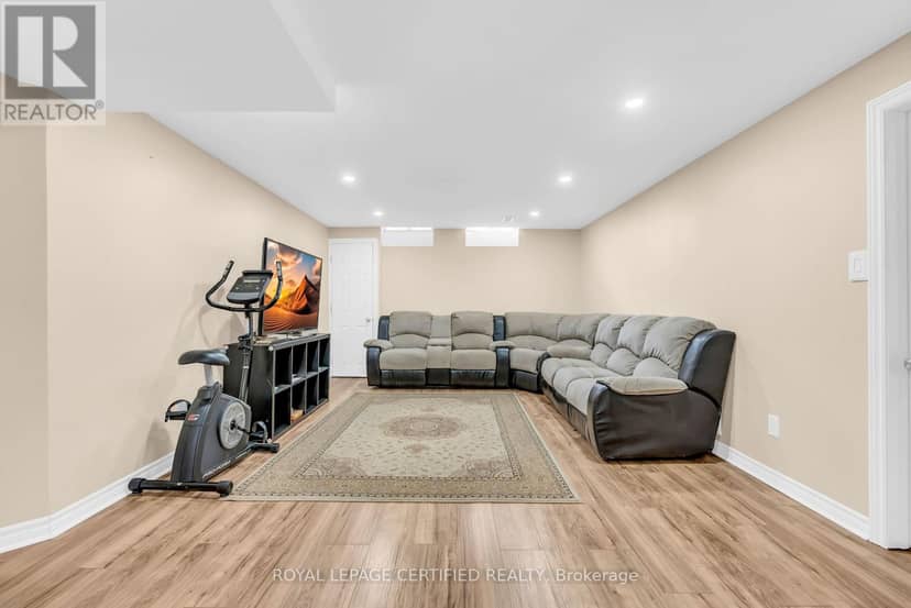 22 Madelaine Crescent — photo 36 of 40