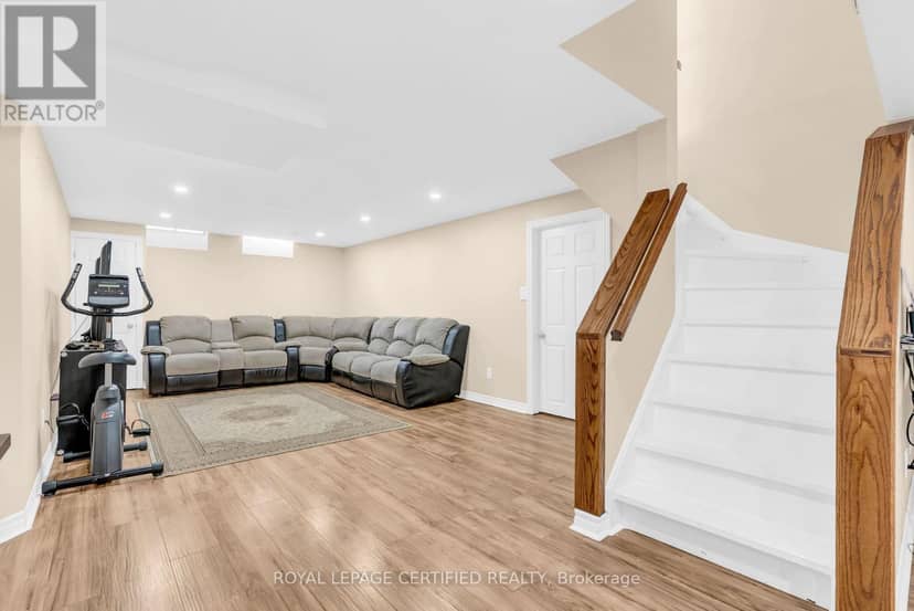 22 Madelaine Crescent — photo 35 of 40