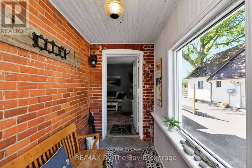 87 Queen Street W, Springwater, photo 6