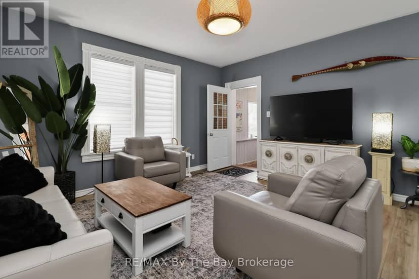 87 Queen Street W, Springwater, photo 7